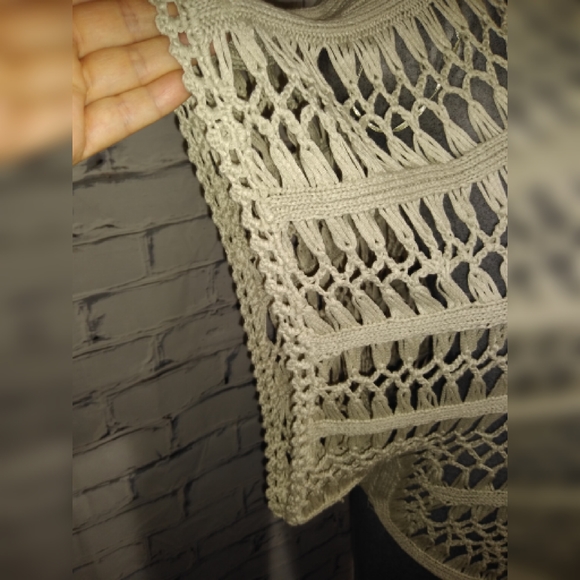 Bcbgmaxazria beige crochet top size M - Picture 5 of 8